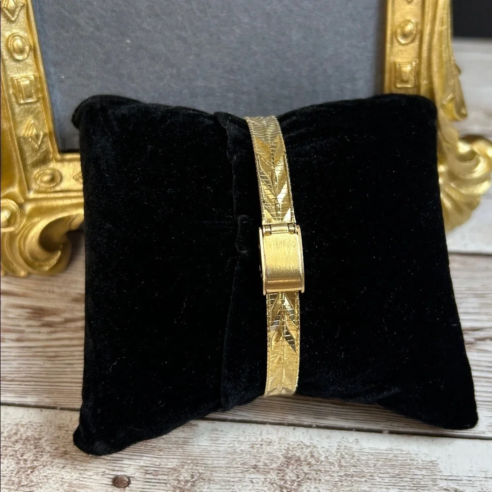 Vintage Sarah Coventry Supreme watch